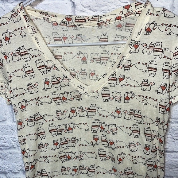 Urban Outfitters Cat All Over Print Winter Holiday Christmas Kitten Thin Tee Top - Picture 4 of 12